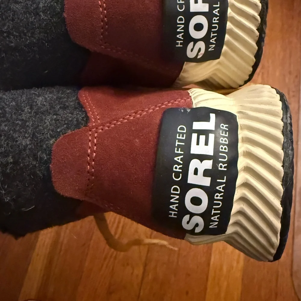 Sorel “In & Out” Waterproof Boots  Size 9 NWT